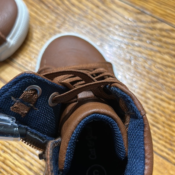 Cat & Jack brown chukka  boots w/blue liner.  Baby size 5.  Excellent condition. - Picture 7 of 10